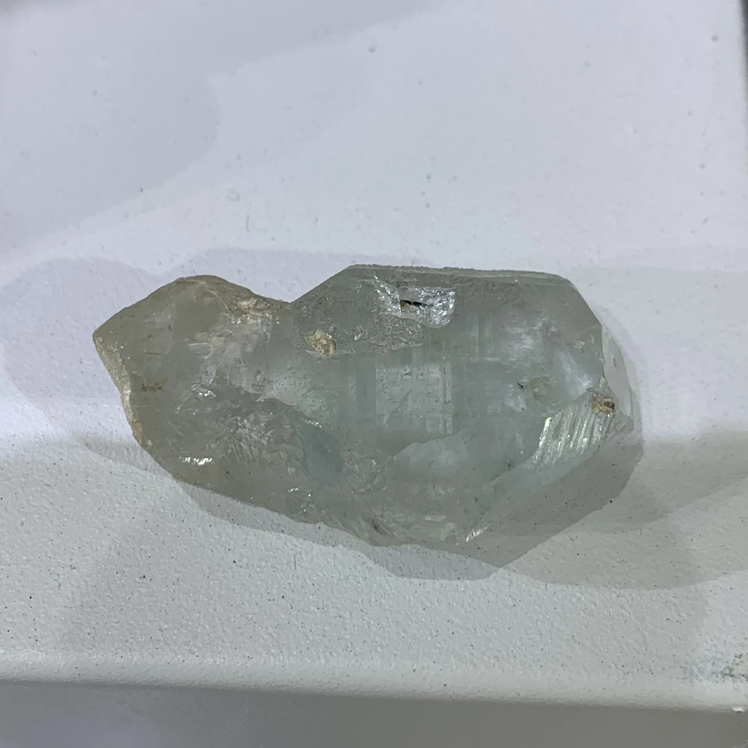 蓝色托帕宝石，尺寸4×1.7×1公分左右