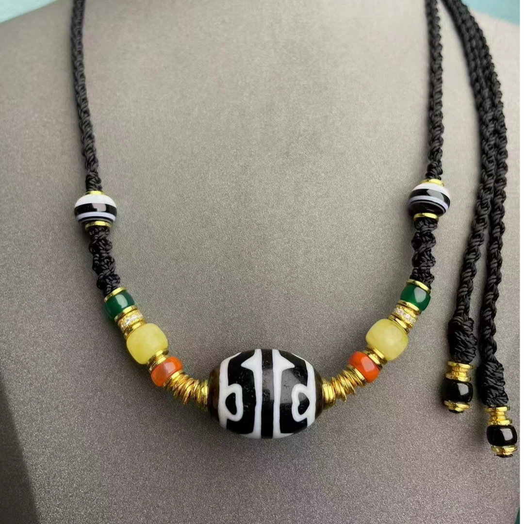 手工设计小卢黑白达洛六瓣莲心玛瑙锁骨链1835b多样性发一