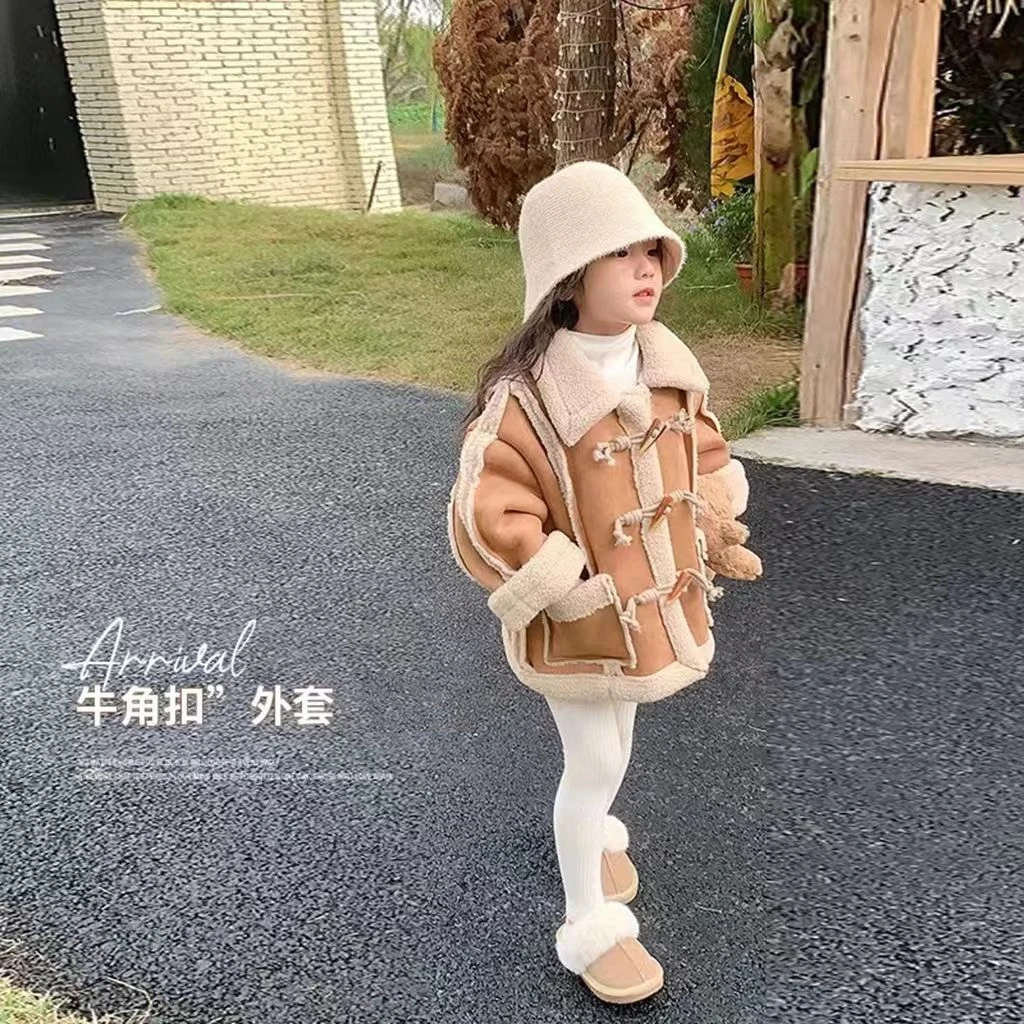 女童冬季新款加绒外套女宝宝洋气加厚一体保暖绒牛角扣大衣