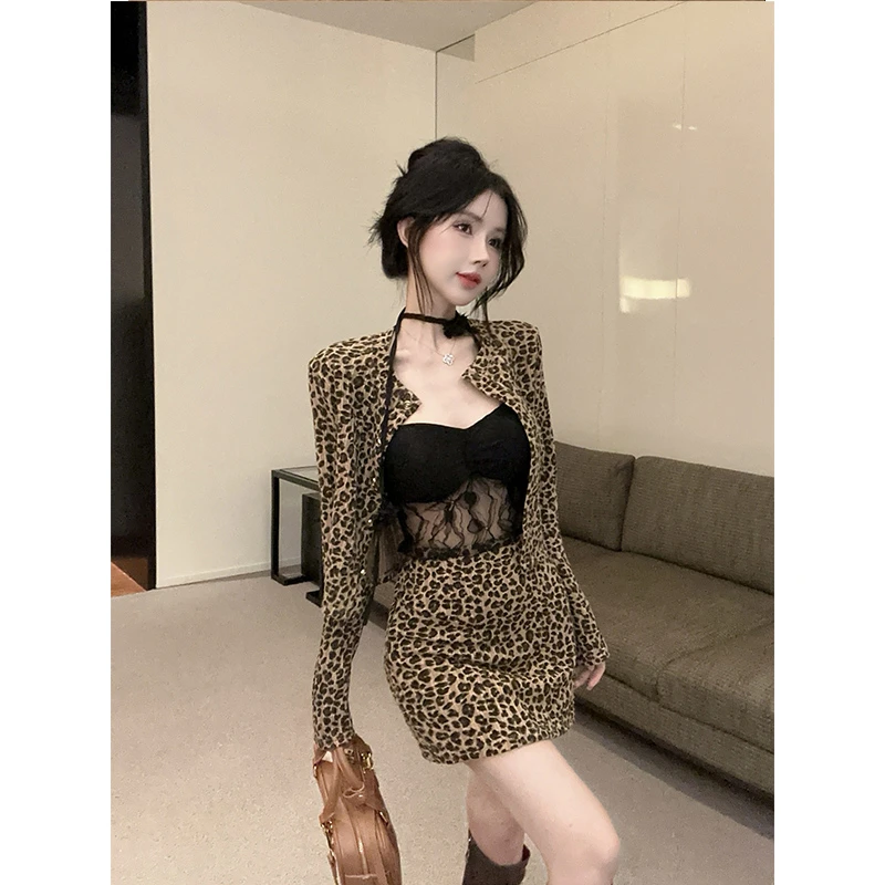 2024秋冬季新品复古豹纹开衫包臀短裙挂脖蕾丝背心套装女三件套