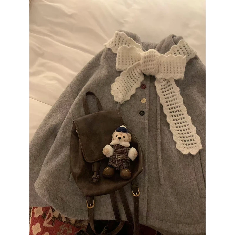 2024秋冬季新品高级感灰色连帽彩色扣子斗篷感短款毛呢外套上衣