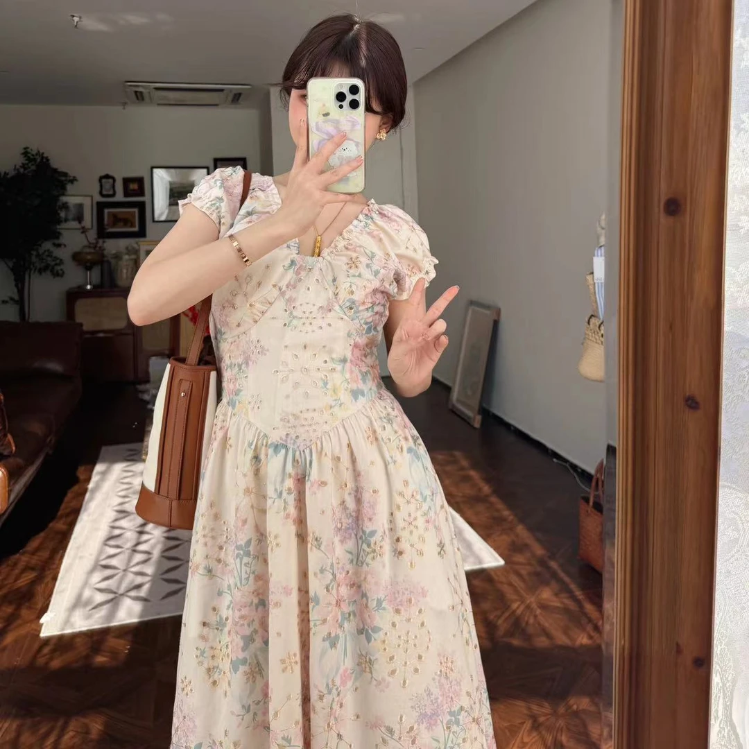 蕾英俊-未闻花名-夏季新款V领重工镂空刺绣显瘦气质连衣裙-JF4601