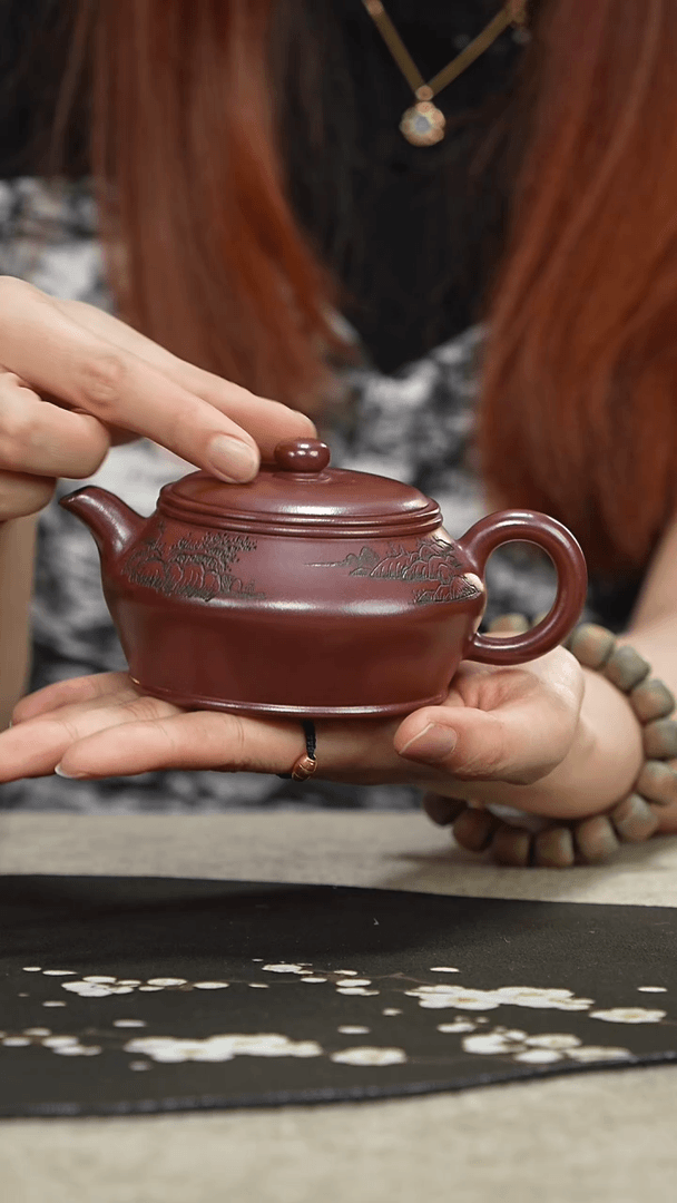 【闪购商品】紫砂茶壶龙血砂山水刻绘曼殊