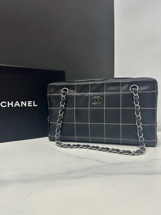 95新 Chanel/香奈儿 黑银外缝冰格链条包7开28cm/0484070104