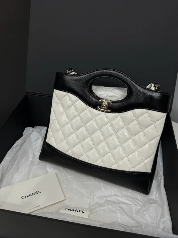 99新 Chanel/香奈儿 24B熊猫拼色31bag mini芯片23cm/JJ4081707