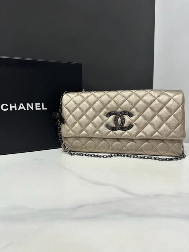 95新 Chanel/香奈儿 镂空蝴蝶链条包14开28cm/0444072022