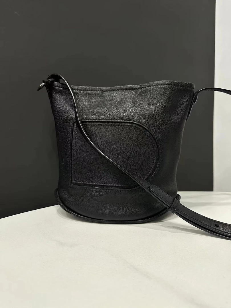 95新 Delvaux/德尔沃 pin系列水桶包20cm/0294062815