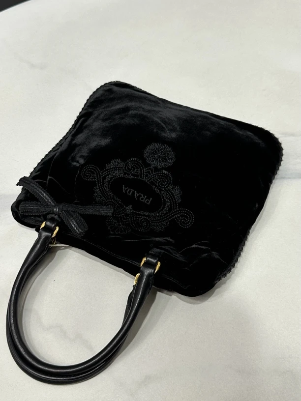 95新 街角/prada丝绒手提包20cm/HK1231026