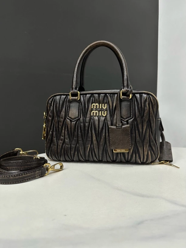 95新 MIU MIU/缪缪 褶皱保龄球包24cm/JJ4072602