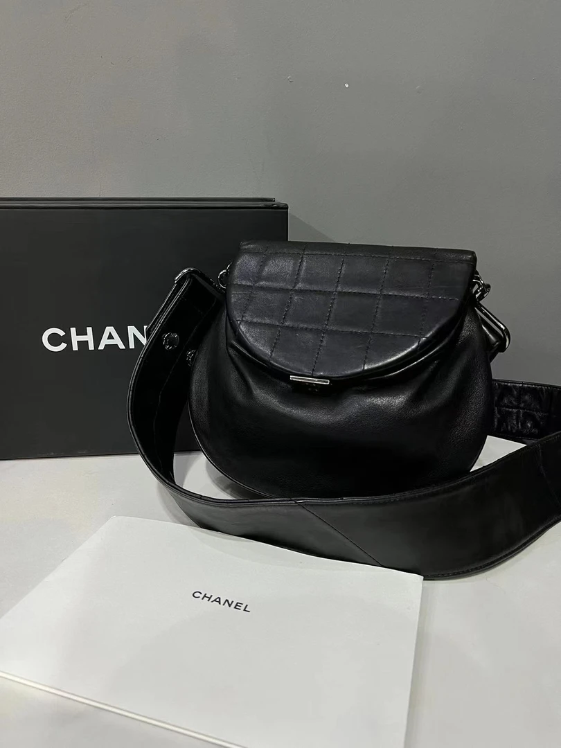 95新 Chanel/香奈儿 口盖马鞍包/8开23cm/JJ67216731