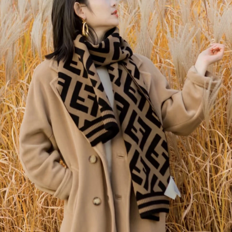 未使用 FENDI/芬迪 FF图案 羊毛大logo 棕色 围巾带专柜小票