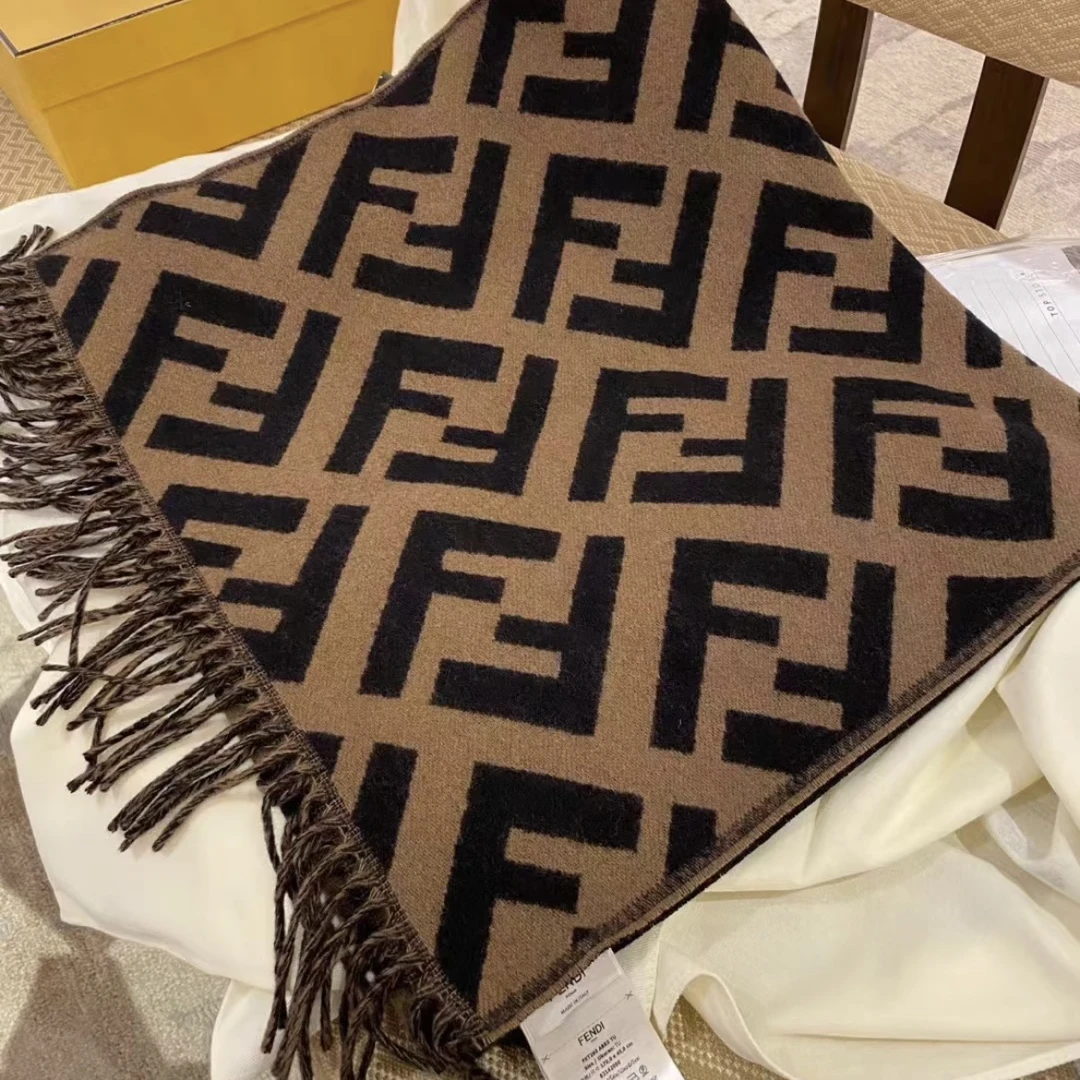 未使用 FENDI/芬迪 FF图案 羊绒流苏logo 围巾 带票 专柜现买