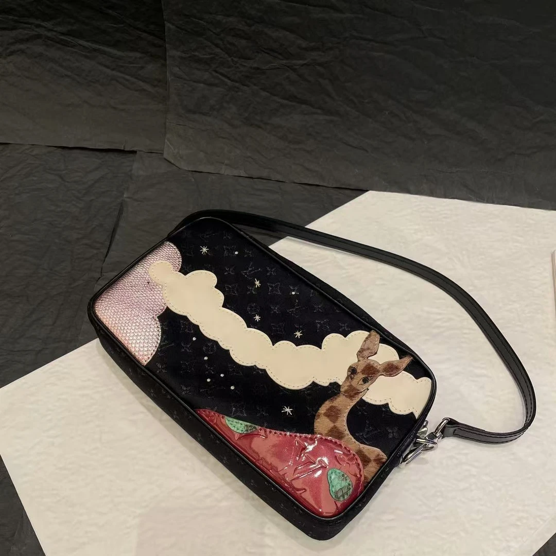 95新 LouisVuitton/路易威登 【小考拉】LV 黑色童话系列限定腋下包