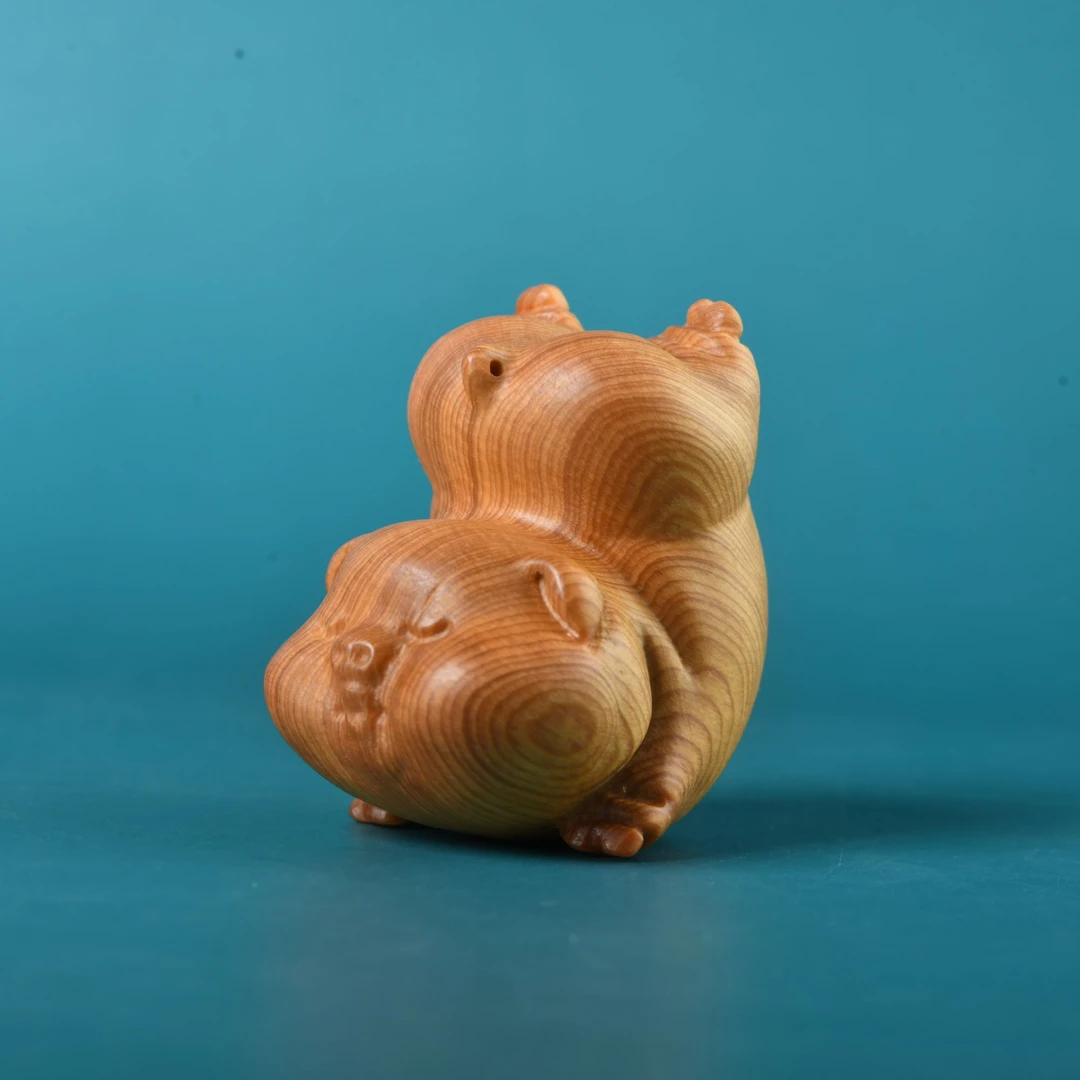 崖柏陈化料精雕飞天猪小摆件