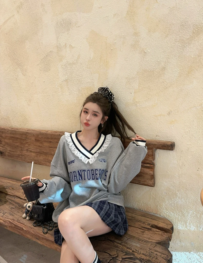 米娜家【许愿池少女】泡菜订制学院风V领蕾丝边卫衣