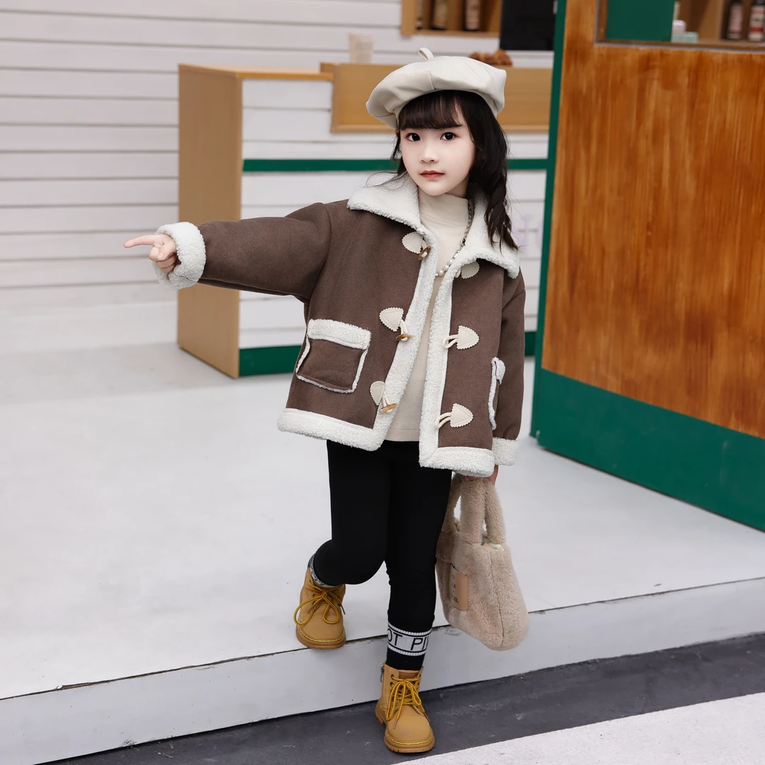 女童加绒外套2023秋冬款洋气皮毛一体牛角扣上衣儿童冬款时尚外套