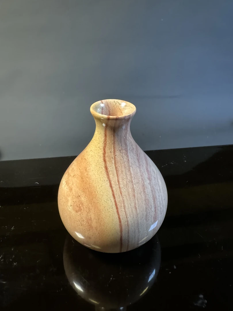 焓红石花瓶艺术雕刻