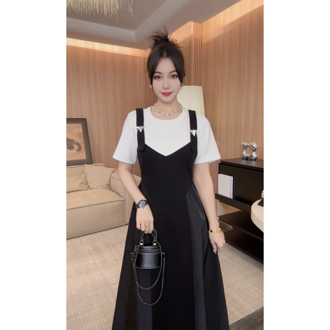 50129 鱼鱼严选高级感假两件拼接黑色显瘦设计感拼接收腰女连衣裙