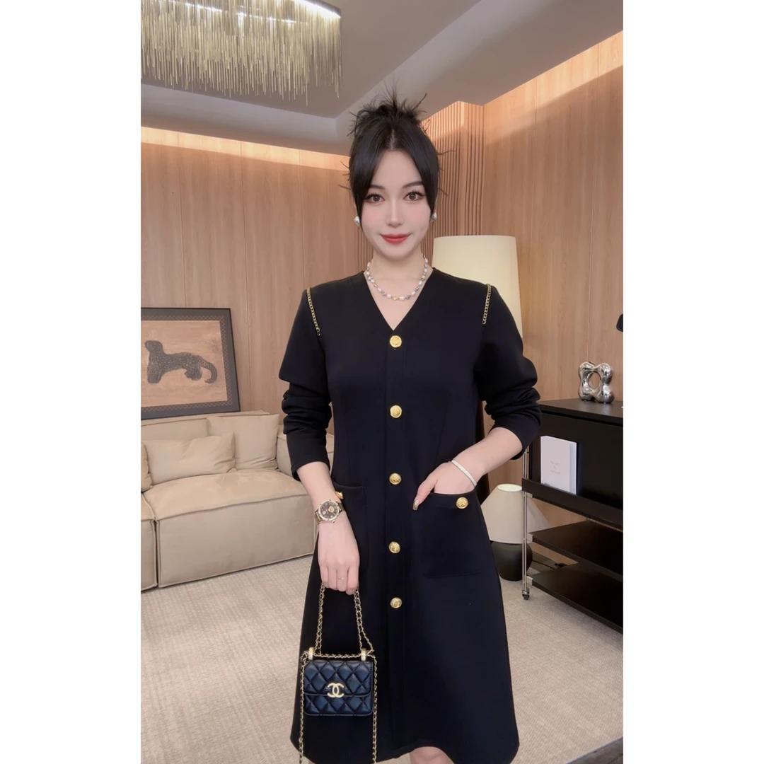 6728 鱼鱼严选高级感小香风V领女新款黑色收腰显瘦连衣裙
