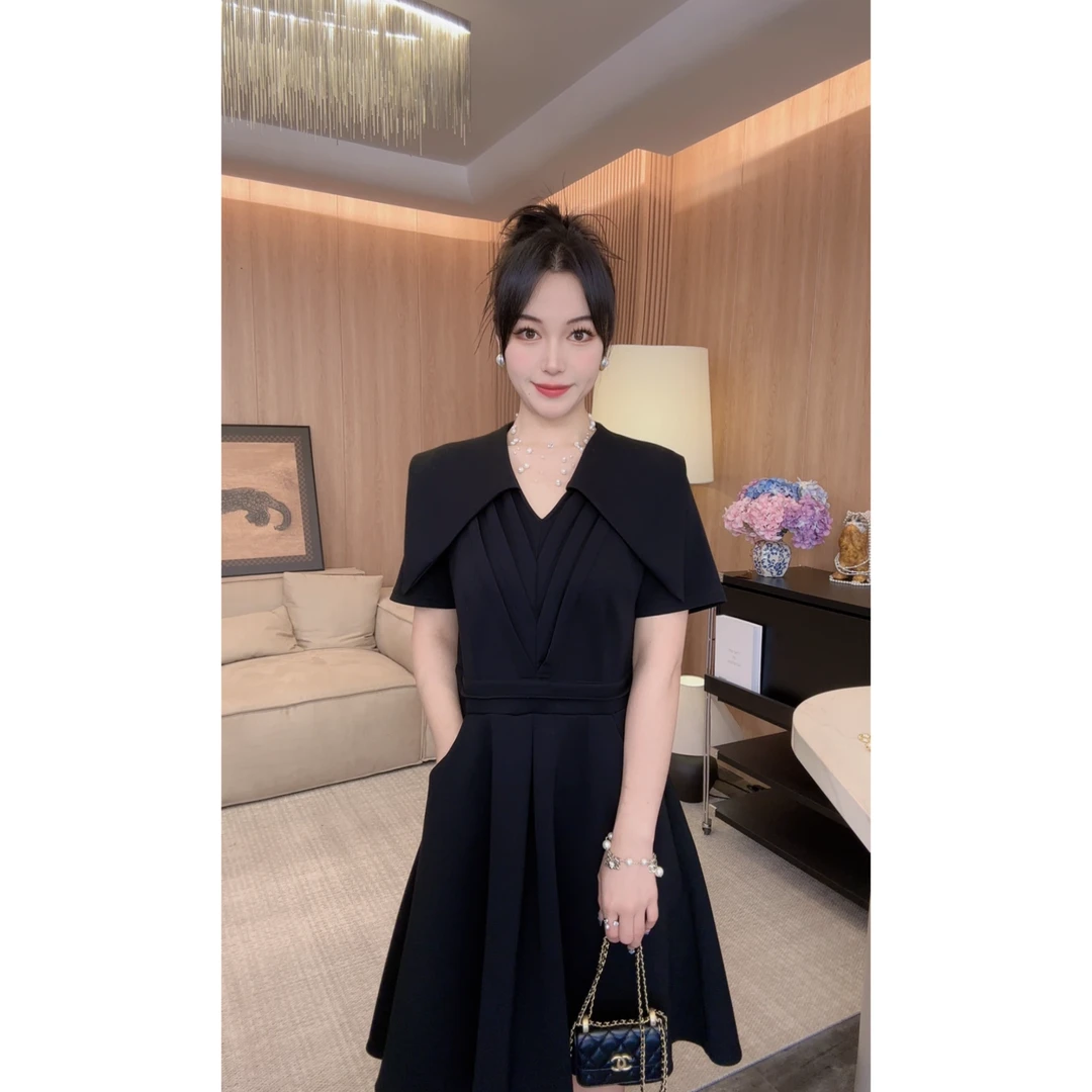 50520新法式气质小黑裙轻奢高显瘦V领海军领连衣裙女