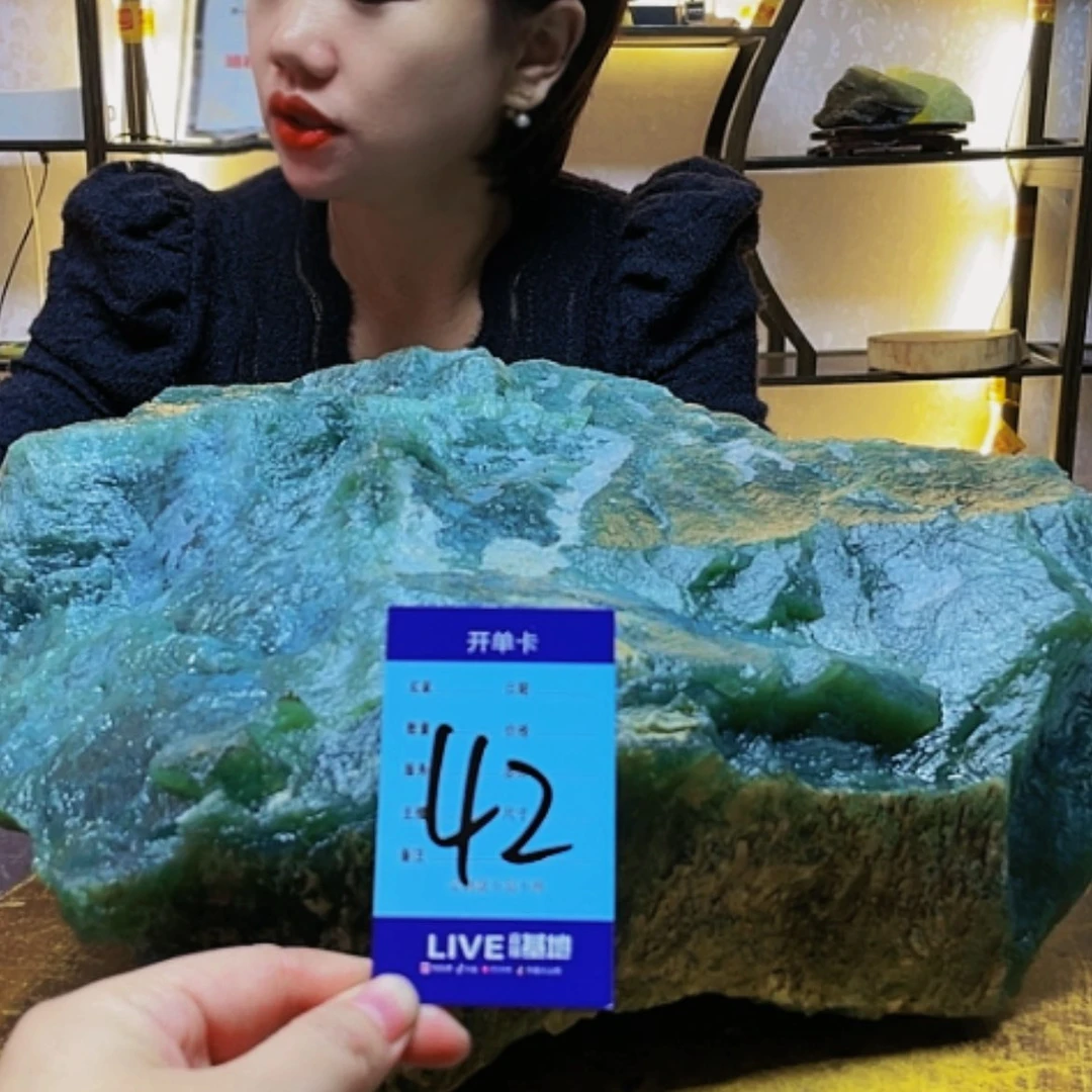 【闪购商品】蛇纹石玉原石未镶嵌心**剧