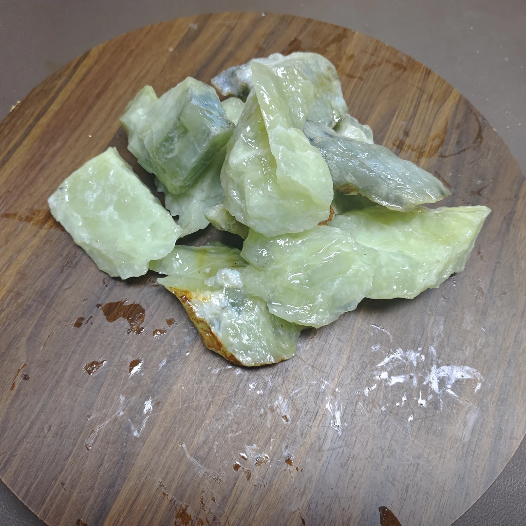 纯天然岫玉鱼缸石花盆石，单个300g左右 多样性随机发货发其中一个