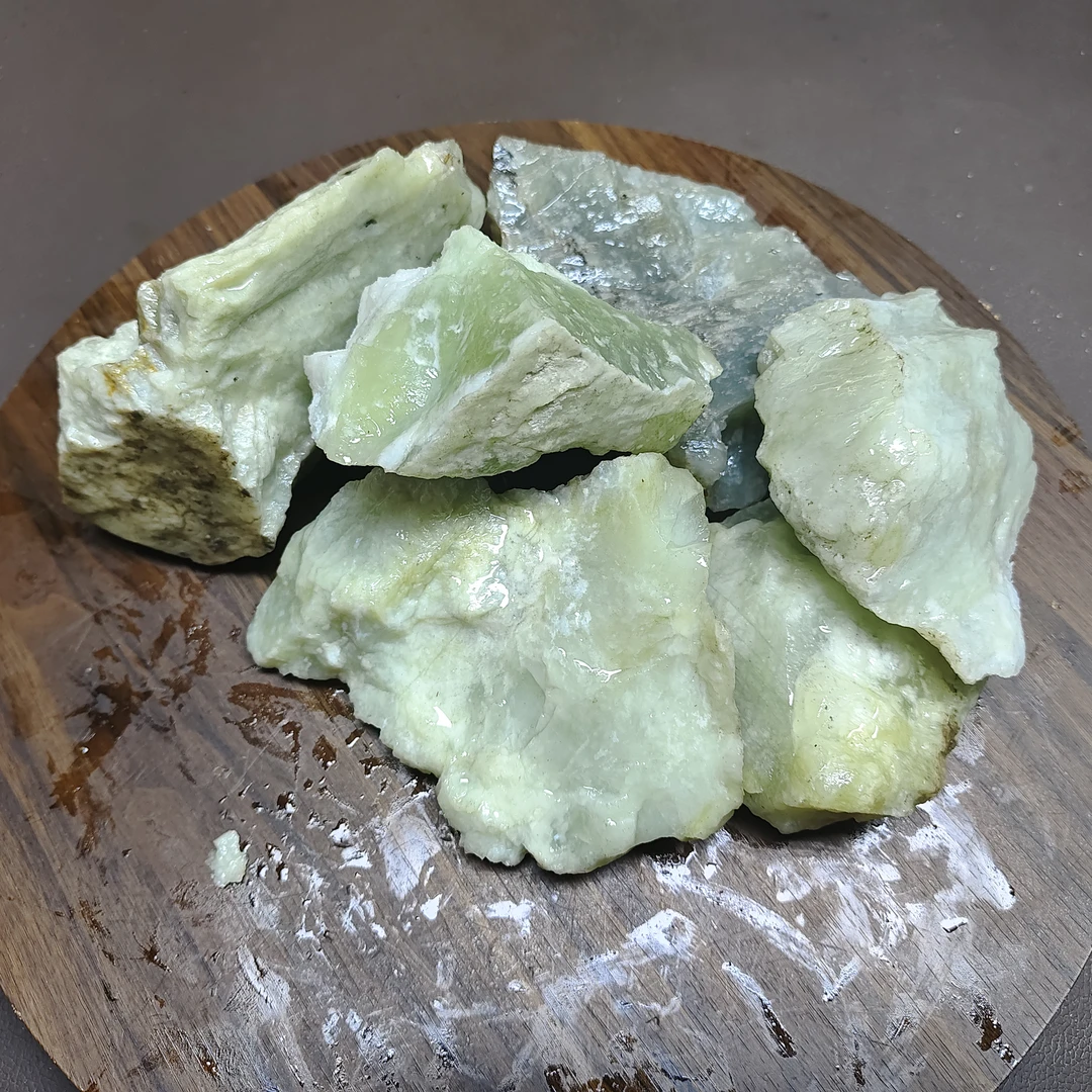四大名玉国石岫玉原石 随机发货发其中一 要哪个可以跟主播备注