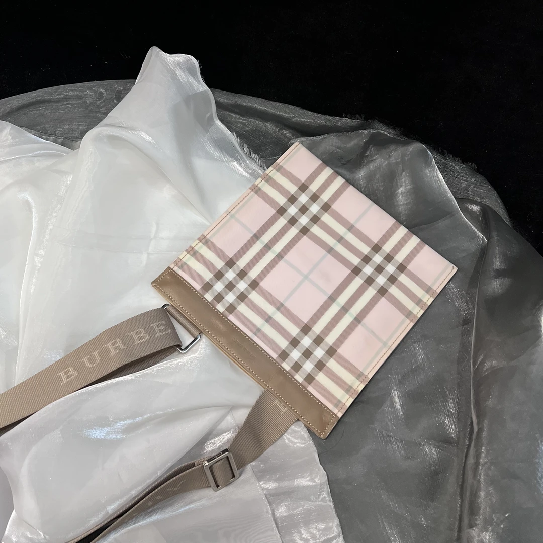 95新 BURBERRY/博柏利 Burberry单肩斜挎包