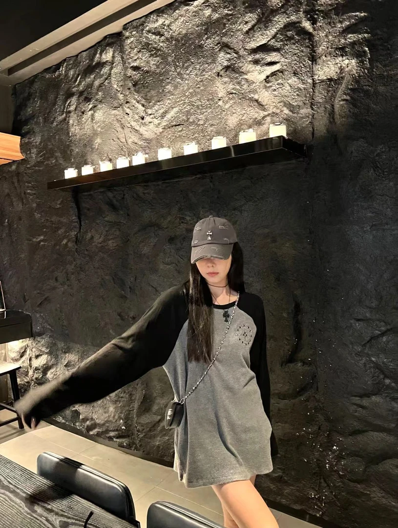 【杨娇娇COCO】秋冬新款梵文烫钻拼色长袖T恤插肩袖