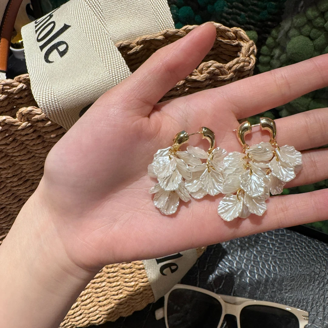 合金树脂耳饰 白色超仙轻奢贝壳耳环