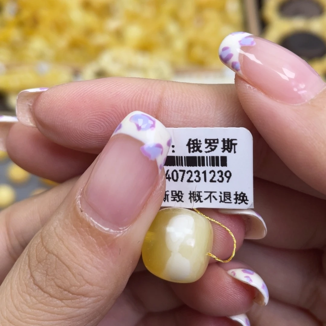 琥珀裸石未镶嵌带粉点卡13*11.7（福利）