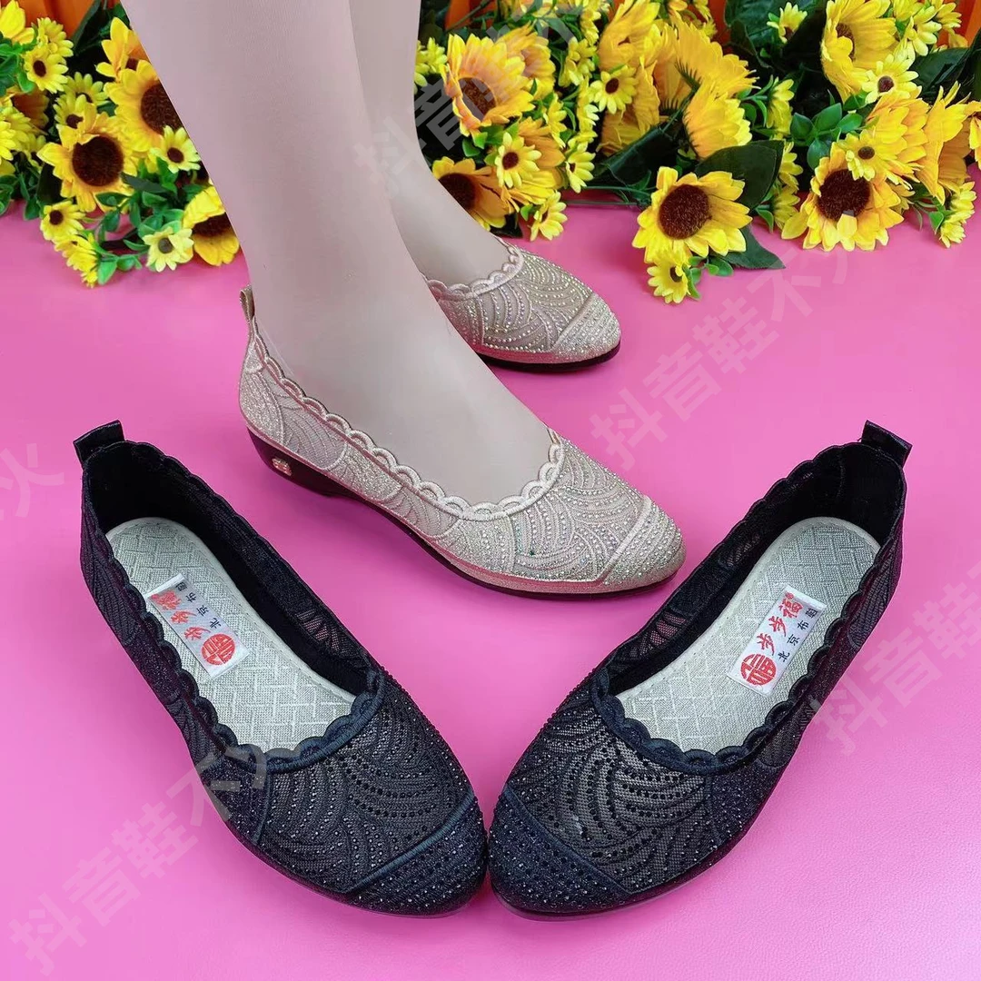 2024夏季网纱烫钻凉鞋女软底防滑轻便一脚蹬时尚休闲中老年妈妈鞋
