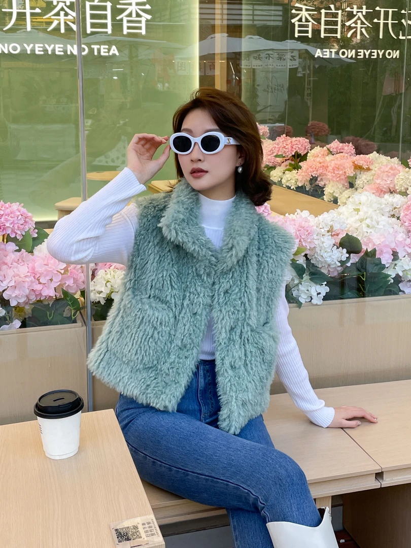 阿玛施新款绿色马甲