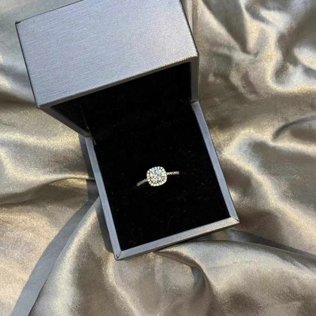 【欧阳甄选】【带包装】 微镶方包戒指1.CT【L】