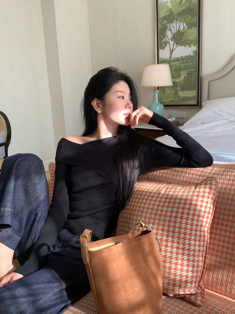 【Rae】设计感交叉毛衣针织百搭修身上衣内搭r021