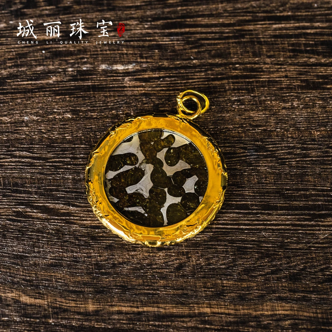 【城丽】阿勒泰橄榄三色大彗星陨石吊坠/个