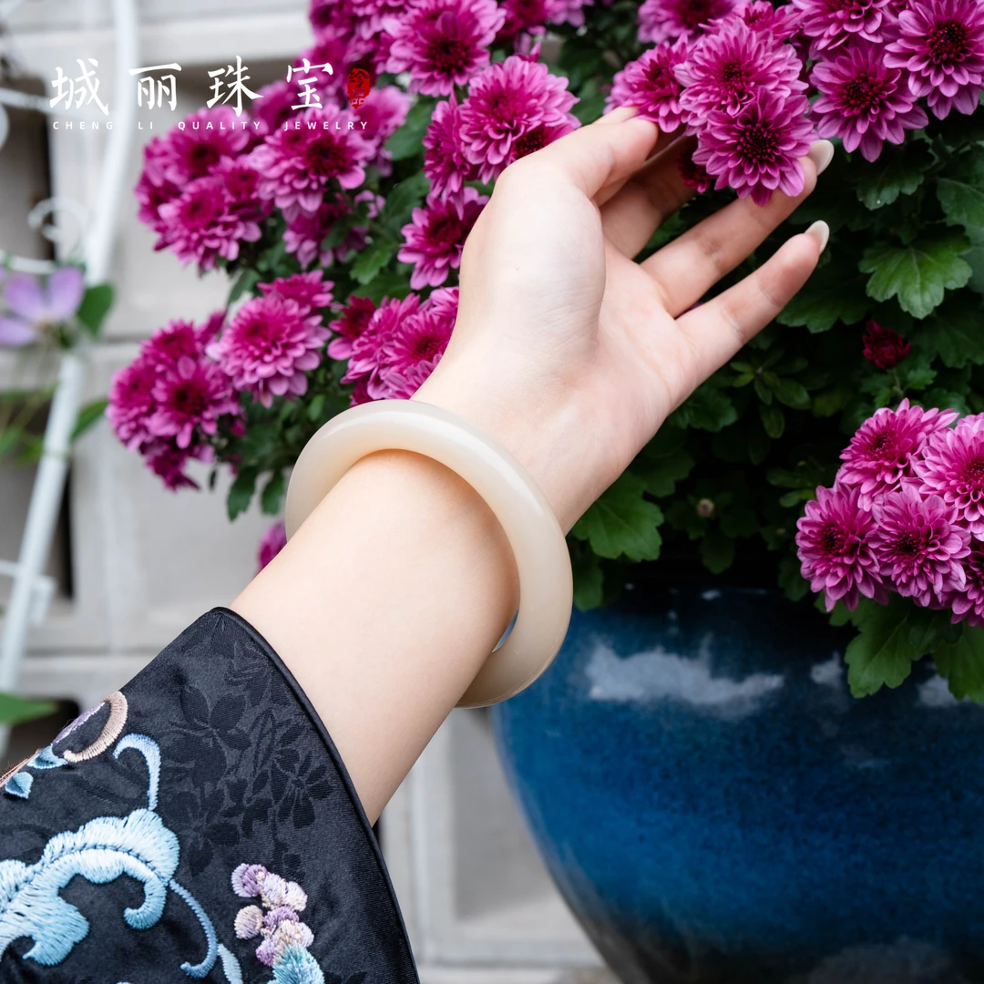 【城丽珠宝】和田玉藕粉手镯