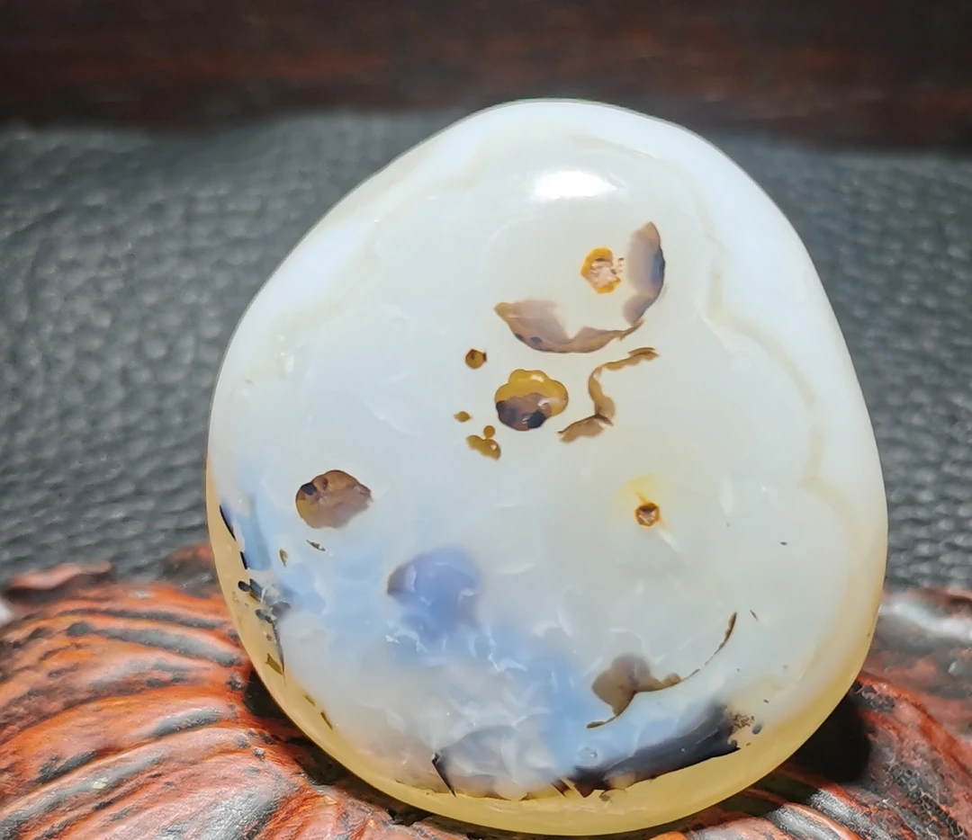 海洋玉髓籽料抛光天然原石，尺寸4.3公分，重45克。