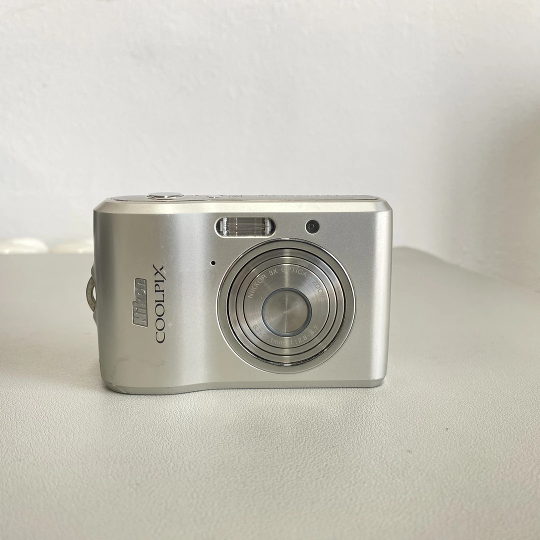 9新 Nikon/尼康 尼康L18 面包机 屏幕微黄 外版 五号电池款