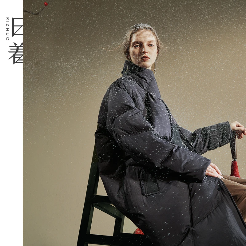 日着原创女装2025冬季新款围巾领保暖宽松微皱肌理羽绒服RB8248Y1