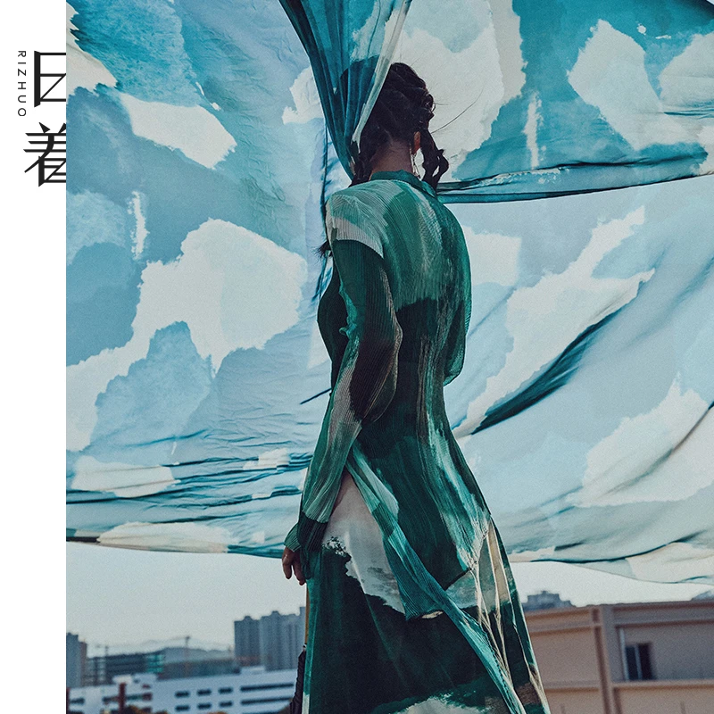 日着原创设计春季新款潮流不规则渐变印花轻薄长袖衬衫女RB1117C0