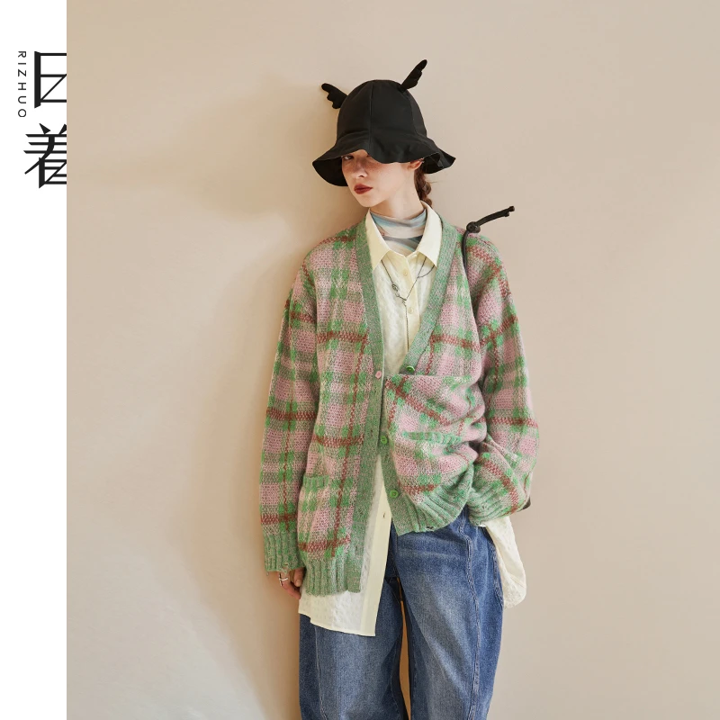 日着原创设计女装秋冬撞色格纹宽松显瘦慵懒风开衫毛衣女RC8296M0