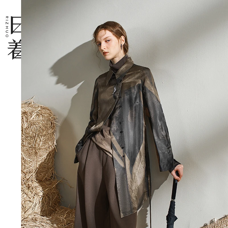 日着原创女装2025冬季新款树影印花新中式偏门襟长款衬衫RB8149C0