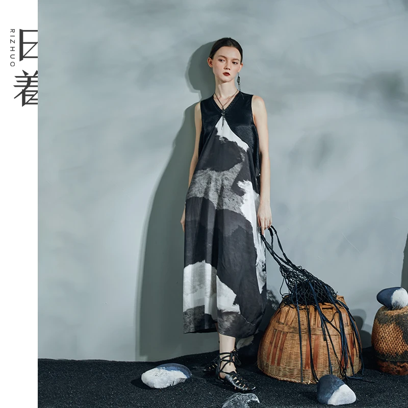 日着原创女装2025夏季新款宽松气质印花水墨背心裙连衣裙RB1139L1