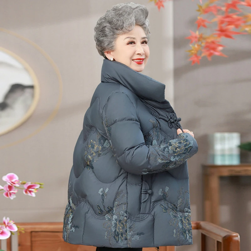 品牌中老年人女短款加厚妈妈冬装外套奶奶装老太太羽丝绒服80岁
