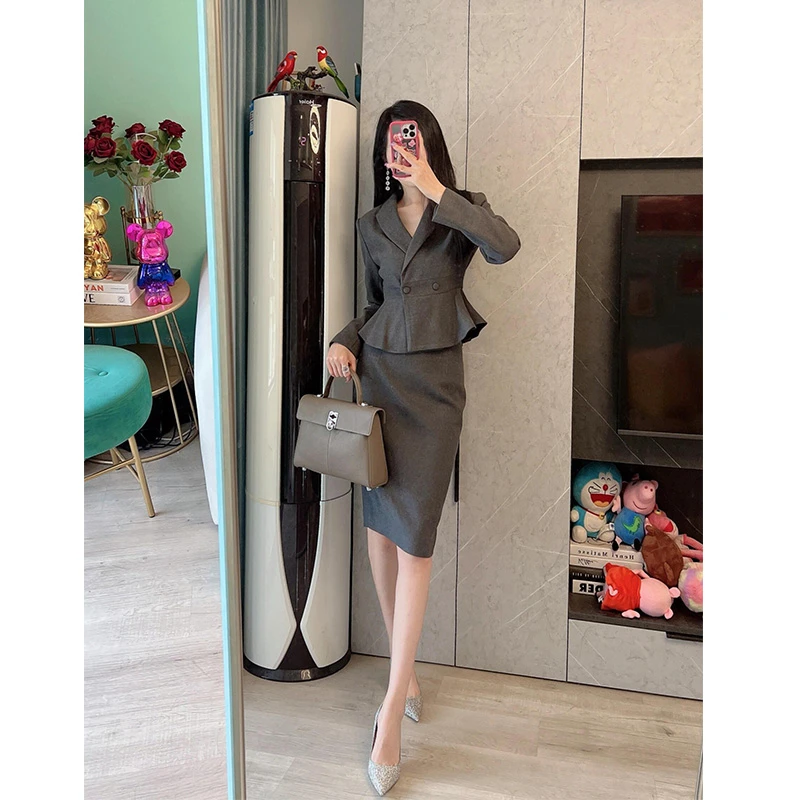 2025新春高级感灰色职业显瘦工作服半身裙两件套时尚西装裙套装女