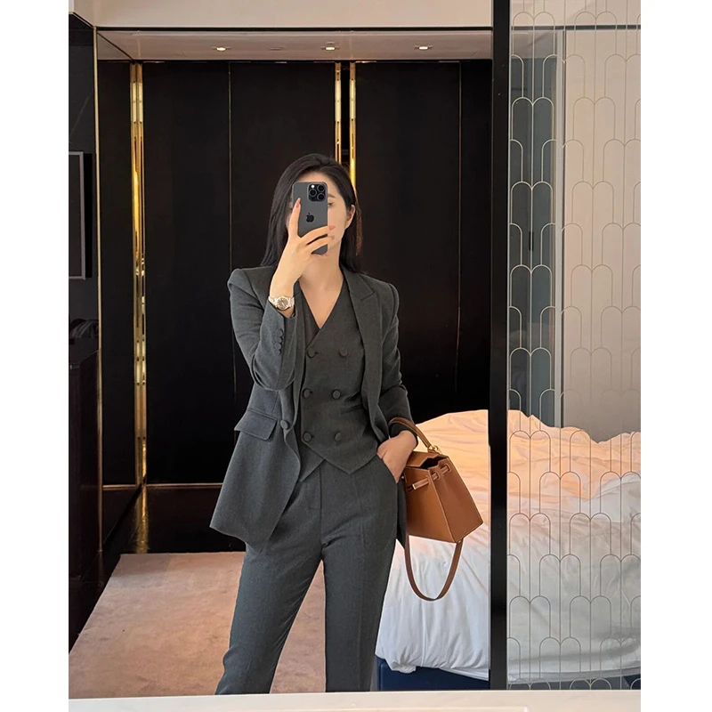 秋季新款气质高级感深灰色西服显瘦洋气马甲职业装女神范时尚套装