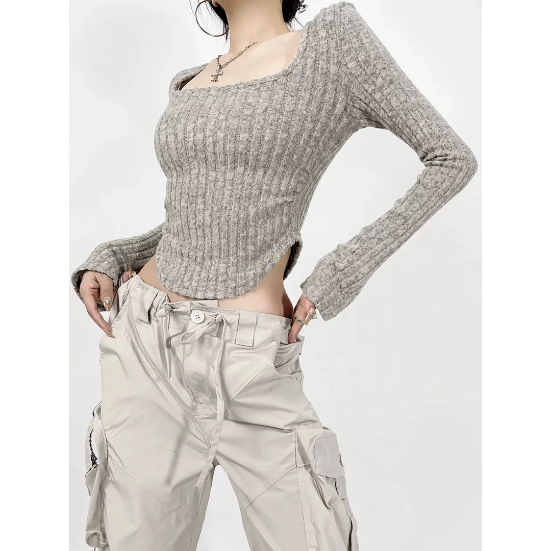 （倩倩）大码纯欲辣妹收腰短上衣秋冬修身显瘦喇叭袖U领打底6911