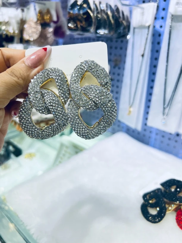 铜合金耳饰 饰品，耳环，闪钻，很好看的一款