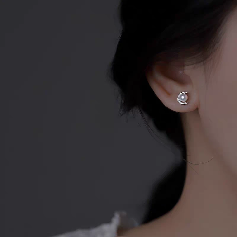 铜合金耳饰 小巧简约月亮耳钉百搭通勤时尚叠戴气质日常耳饰E2470